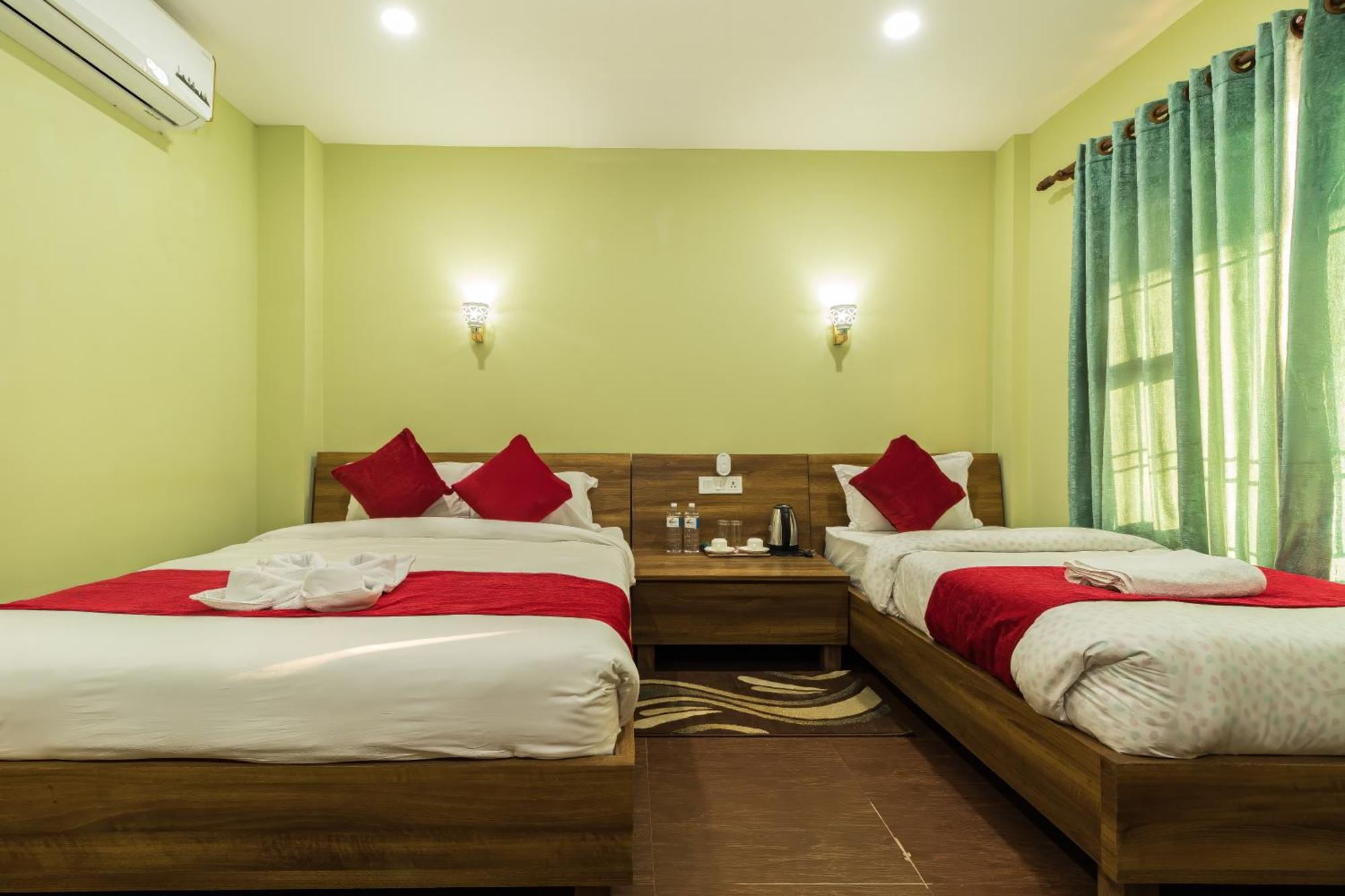Sisai Park Village Chitwan Eksteriør bilde